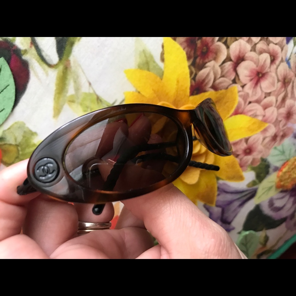 CHANEL VTG sunglasses authentic GUC